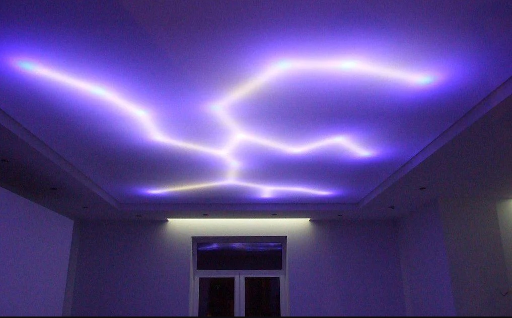 Как установить светодиодную ленту на потолок?