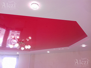 Двухуровневый глянцевый натяжной потолок ( красно/белый)